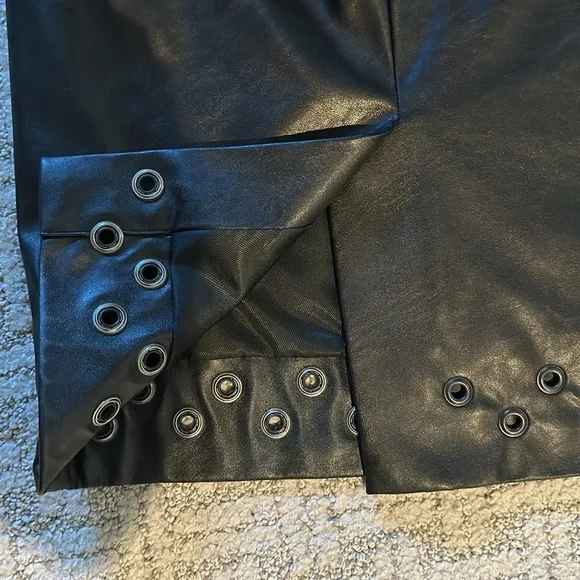 Carine Roitfeld for Uniqlo Faux Leather Pencil skirt studs at the bottom size 2 - Picture 5 of 15